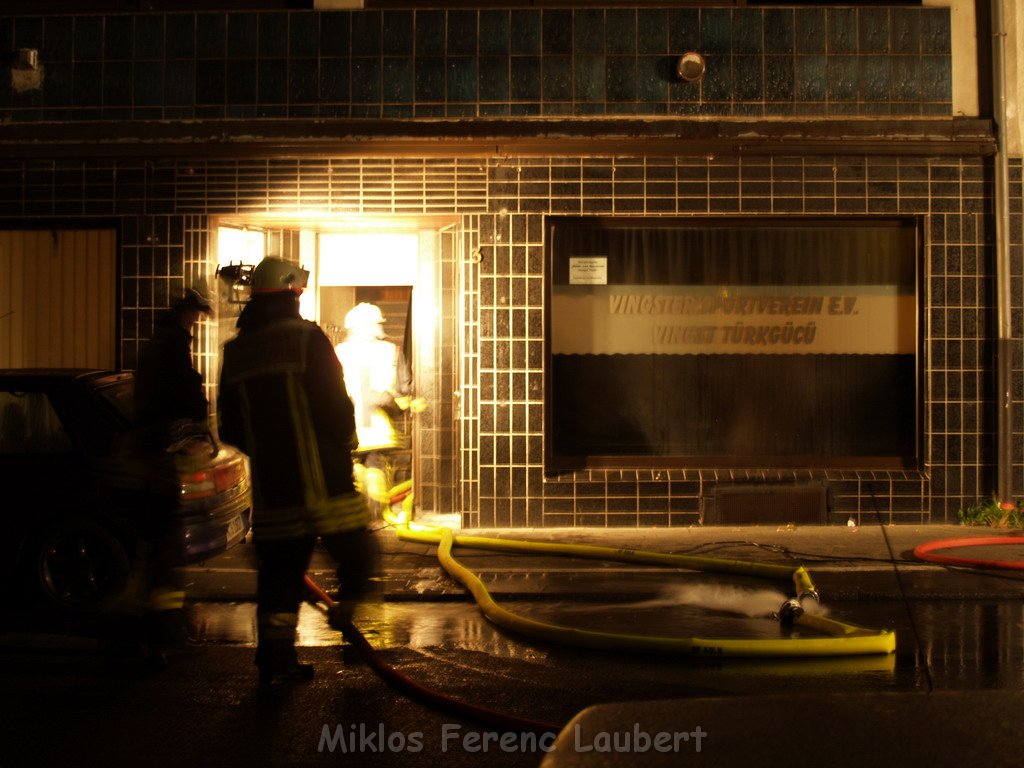 Brand mit Menschenrettung Koeln Vingst Homarstr 3     P068.JPG
